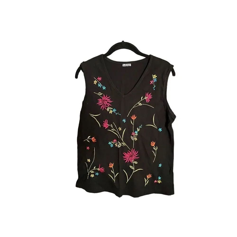 Studio West, women’s black Sleeveless and Floral embellished tank top size small